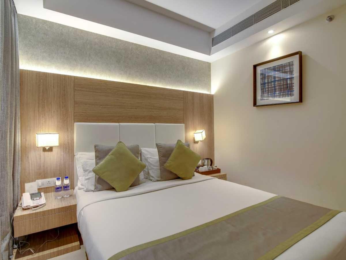 Neon Near Delhi International Airport By Gross Group 4*