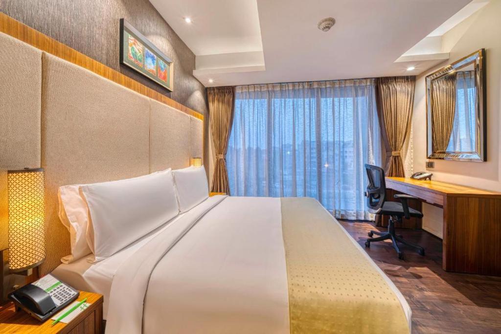 Hotel Neon Near Delhi International Airport By Gross Group