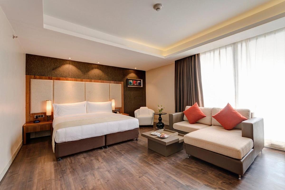 Hotel Neon Near Delhi International Airport By Gross Group 4*