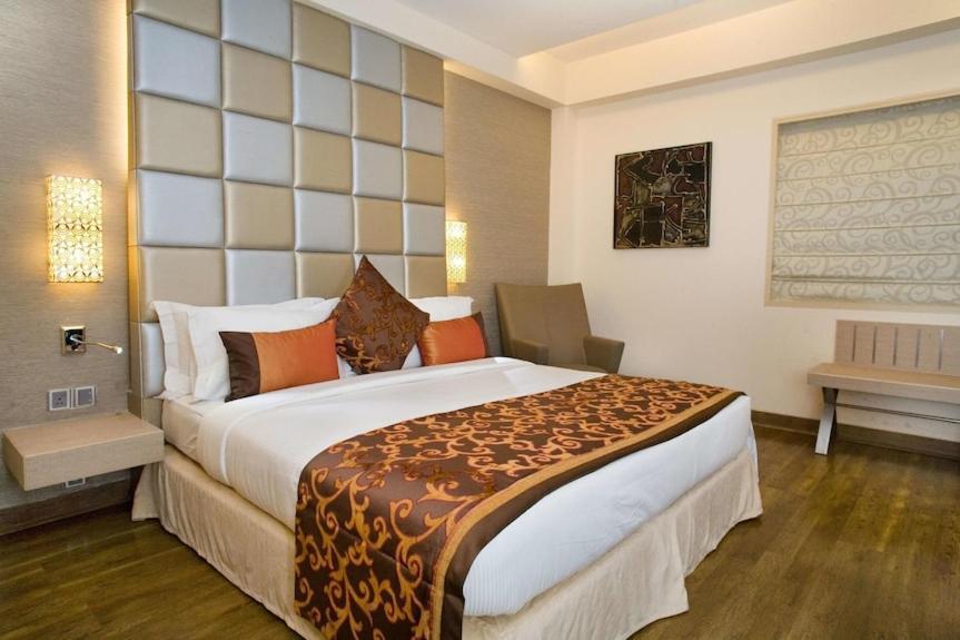Neon Near Delhi International Airport By Gross Group 4* New Delhi