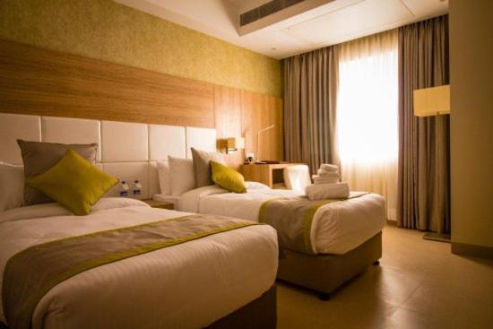 Neon Near Delhi International Airport By Gross Group 4*