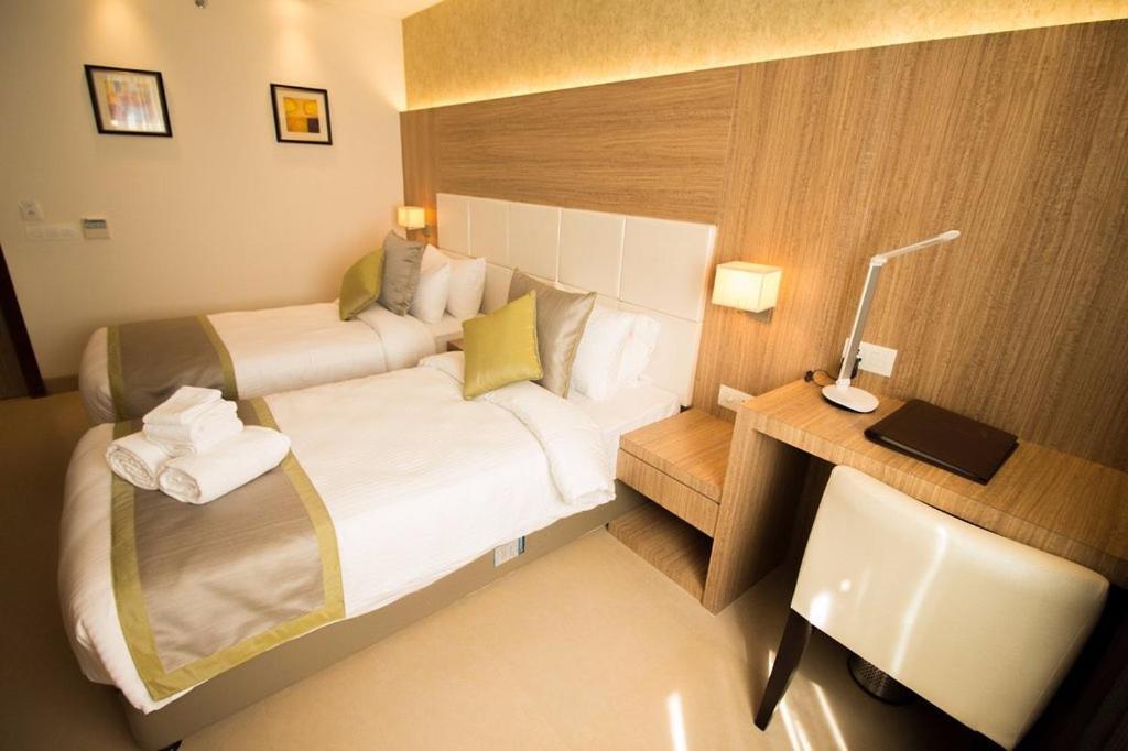 Neon Near Delhi International Airport By Gross Group 4* New Delhi