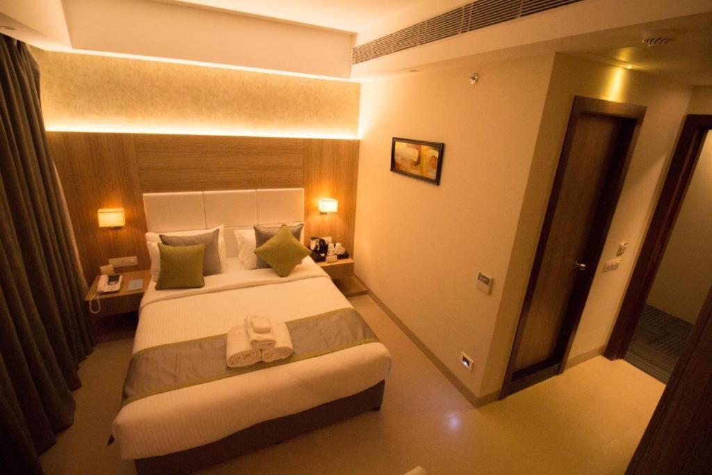 Neon Near Delhi International Airport By Gross Group Hotel