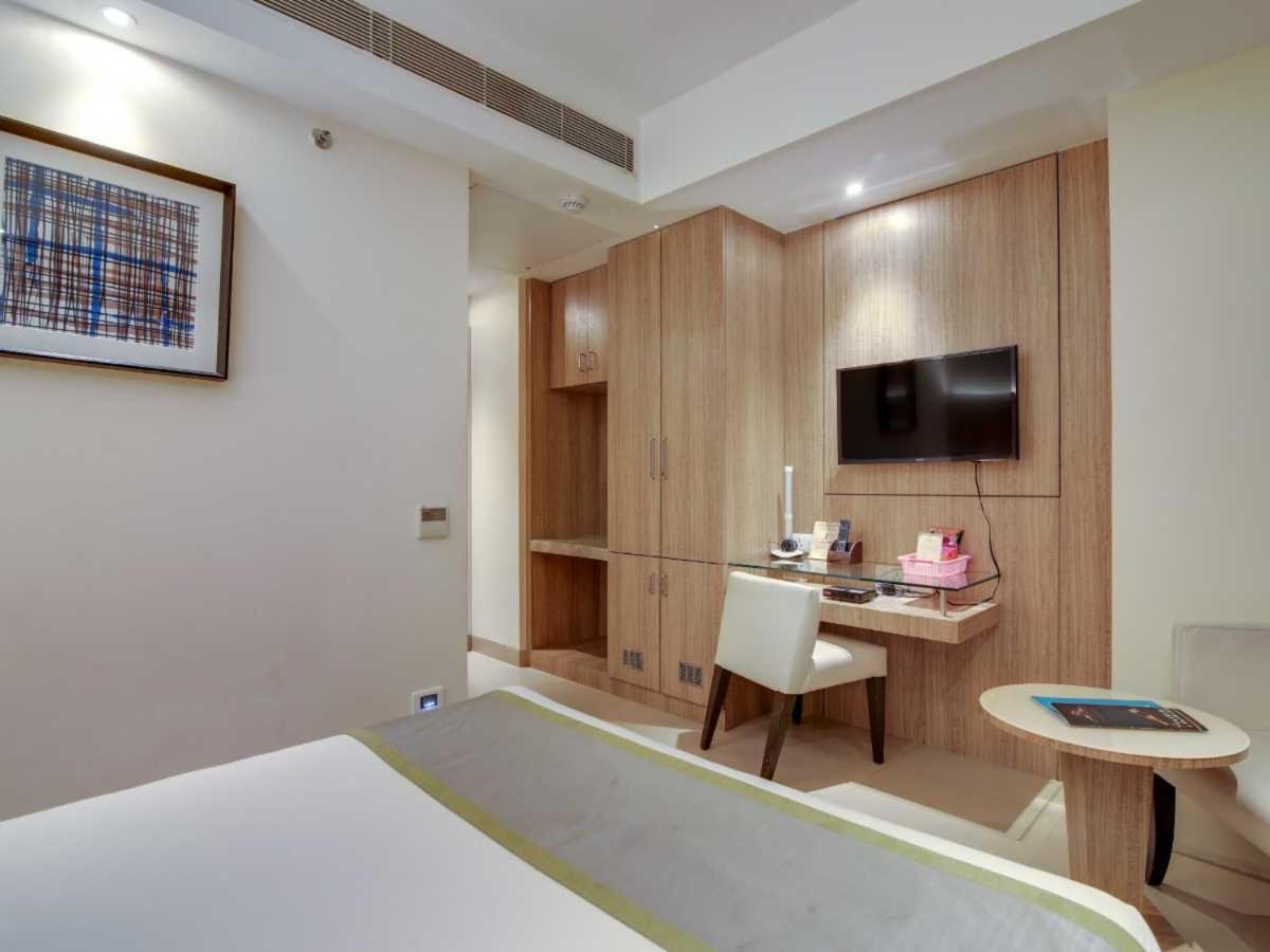 Neon Near Delhi International Airport By Gross Group Hotel